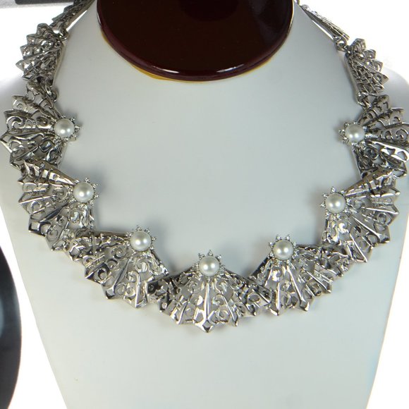 100% Authentic! Oscar de la Renta Crystal & Faux Pearl Filigree Fan Necklace,All Products : American Fashion Style Bags On Sale